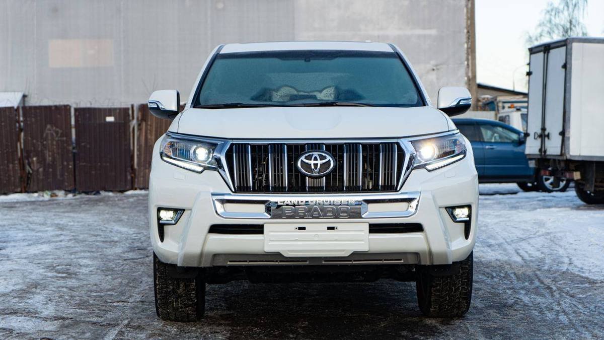 Купить Toyota Land Cruiser Prado 150 Series Рестайлинг 3 внедорожник 5 дв.,  2022 года, цвет: Белый, за 6000000 руб. в Санкт-Петербурге